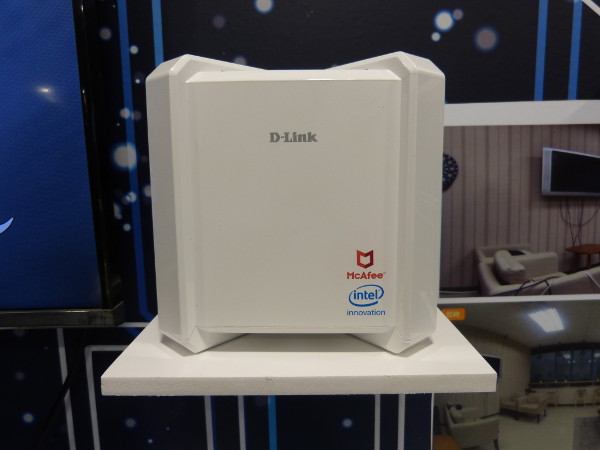 Vista frontal del nuevo router D-Link con seguridad por defecto