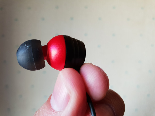 Uno de los auriculares