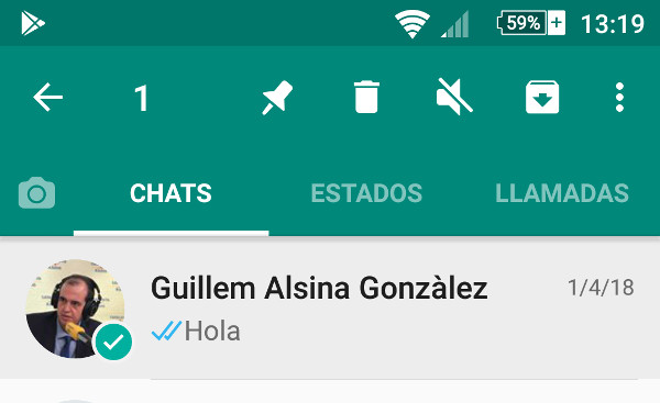 La conversación seleccionada (vemos en la parte superior la barra de herramientas desplegada para actuar sobre dicha conversación)
