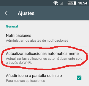 Aquí tenemos la opción que nos da paso a la configuración de la actualización automática de las apps instaladas en nuestro terminal