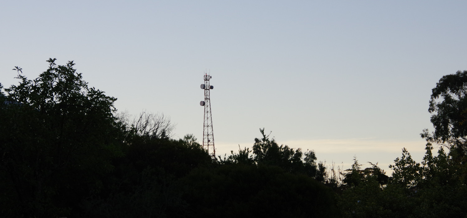 Antenas de telecomunicaciones en el horizonte